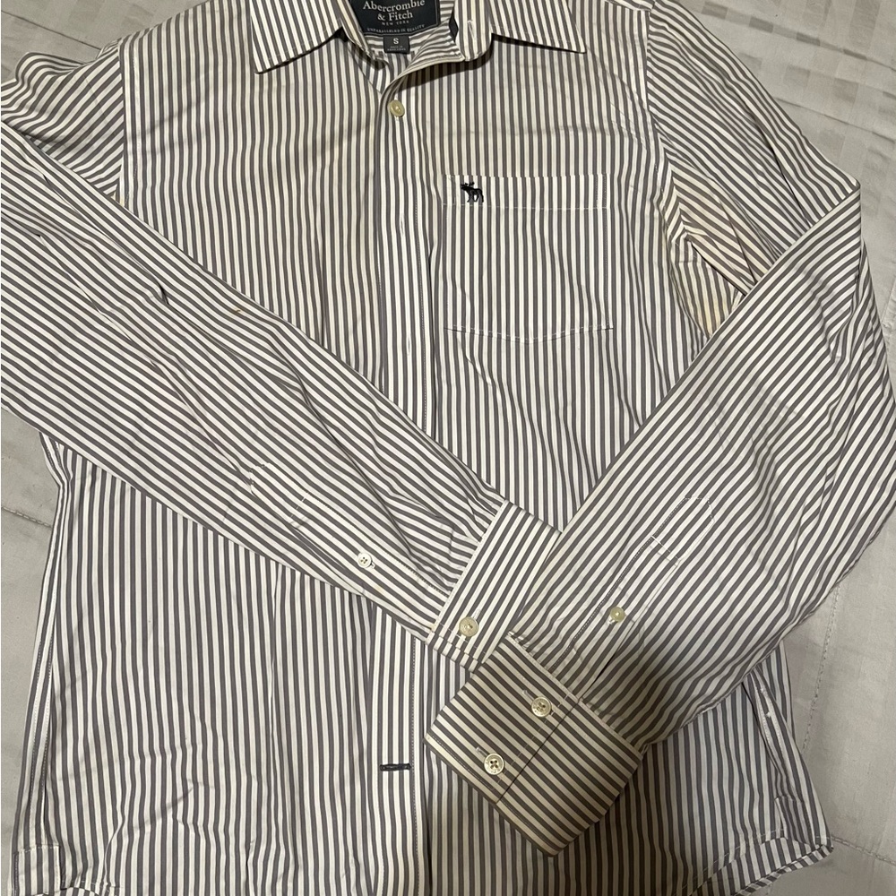 Abercrombie & Fitch Gray Striped Shirt